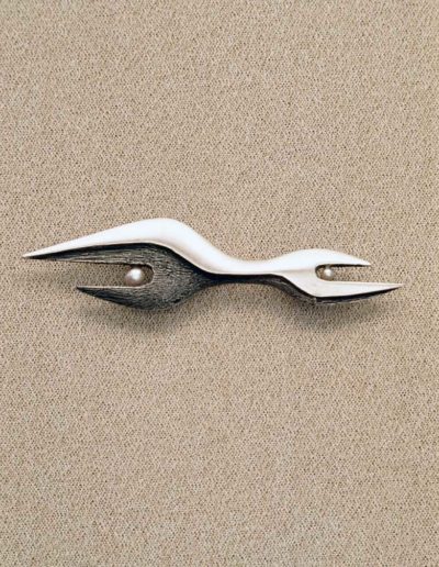 pin: silver, pearls